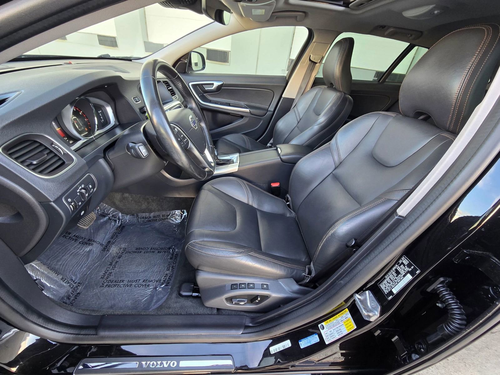 Used 2017 Volvo V60 T5 Cross Country Platinum w/ Climate Package image 12