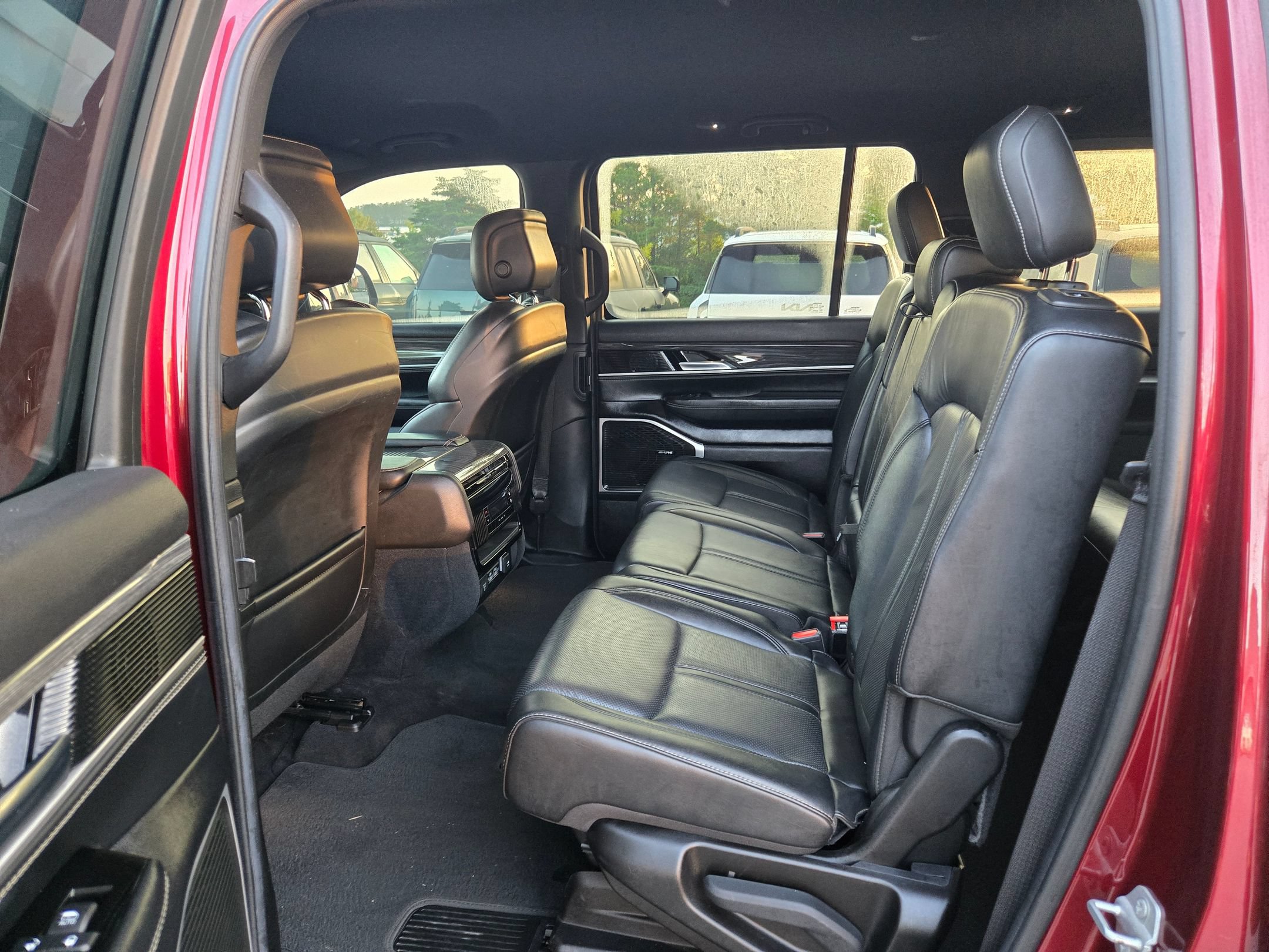 Used 2022 Jeep Wagoneer Series II AWD/4WD image 35
