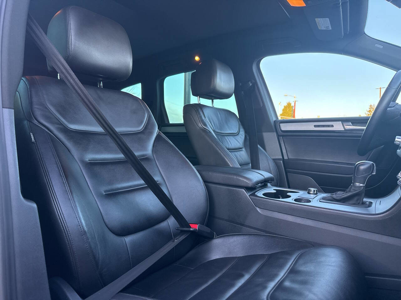 Used 2014 Volkswagen Touareg VR6 image 18