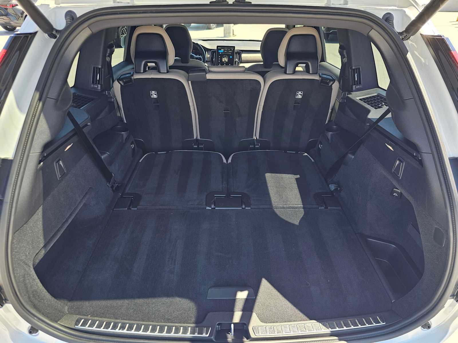 Used 2025 Volvo XC90 B6 Core w/ Climate Package AWD/4WD image 16