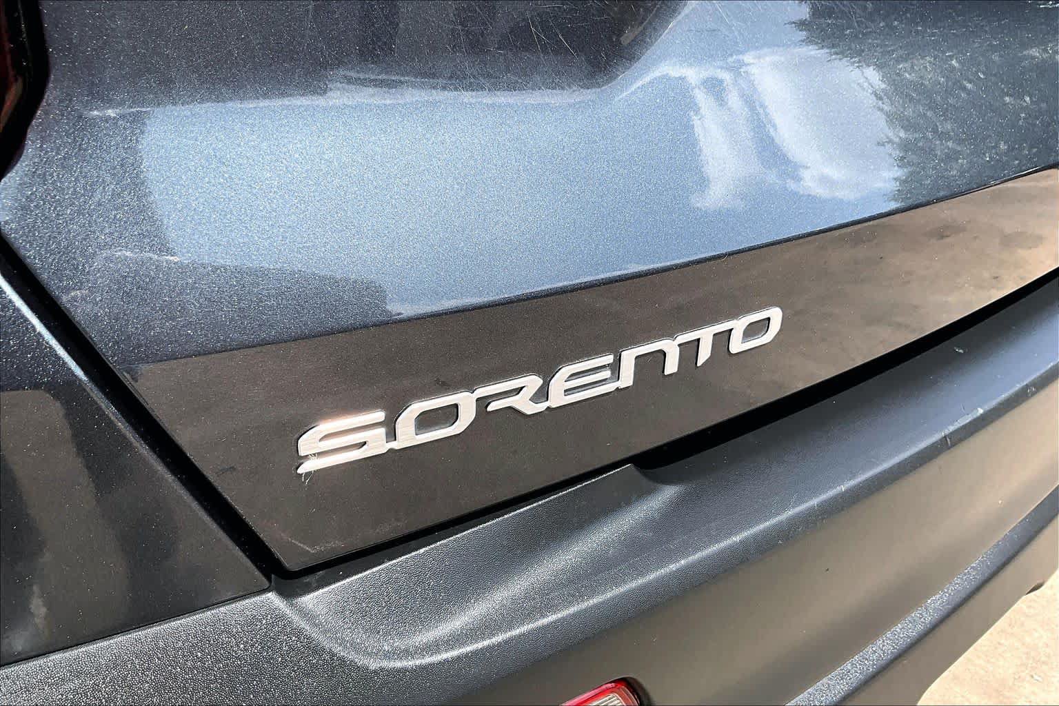 Used 2023 Kia Sorento LX FWD image 30