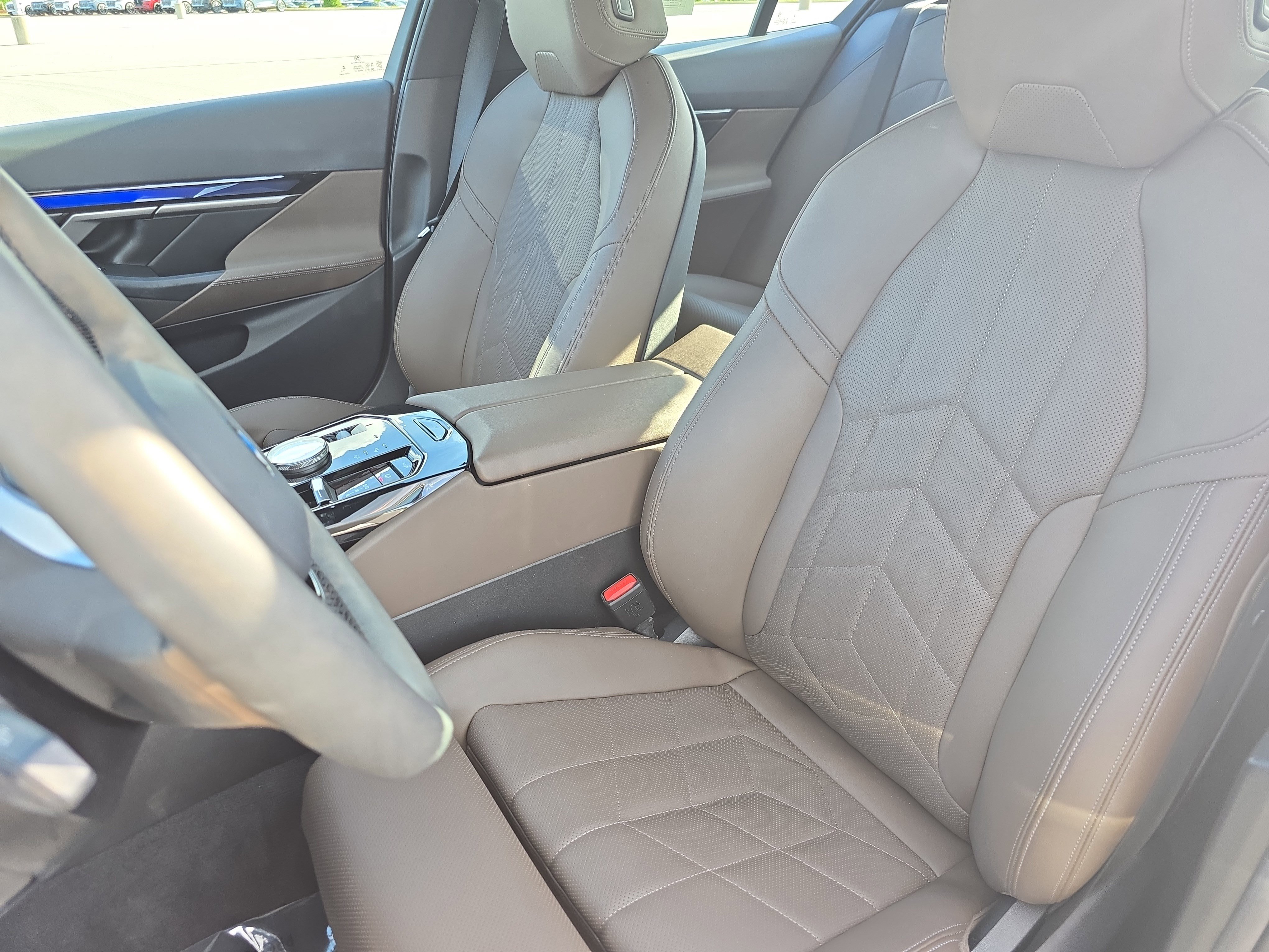 Used 2024 BMW i5 eDrive40i w/ Premium Package RWD image 15