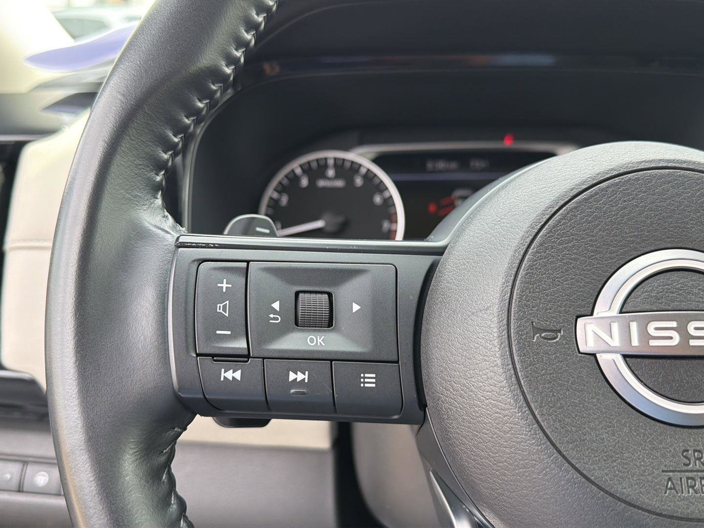 Used 2024 Nissan Pathfinder SV FWD image 21
