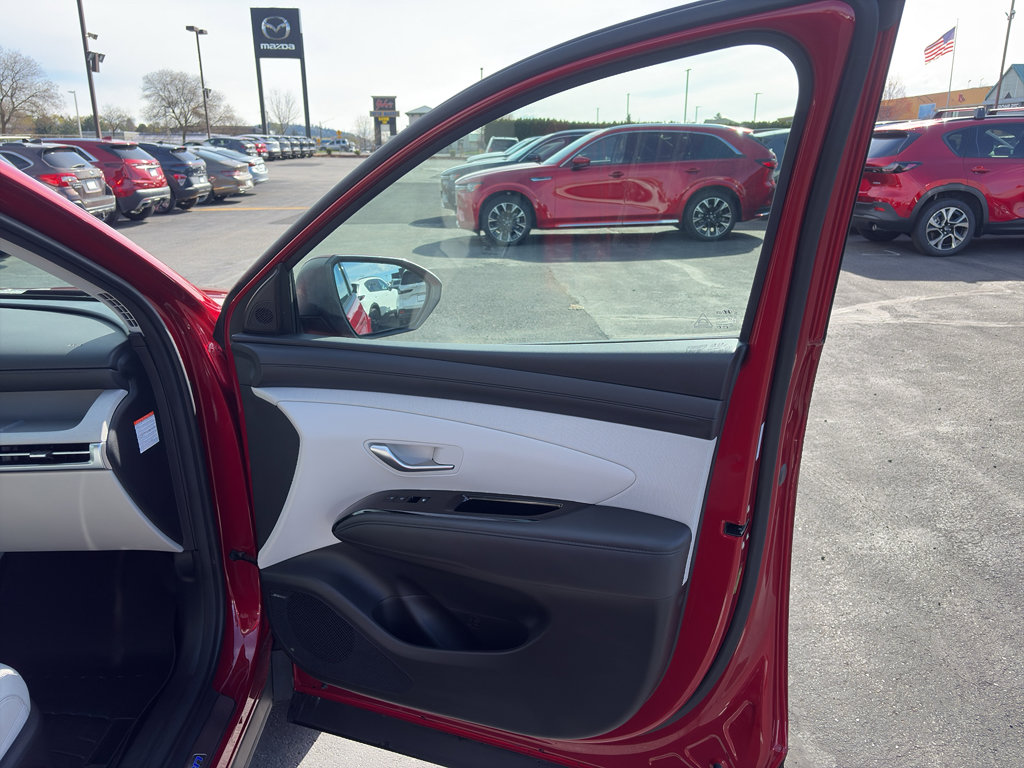 Used 2025 Hyundai Tucson Limited AWD/4WD image 18