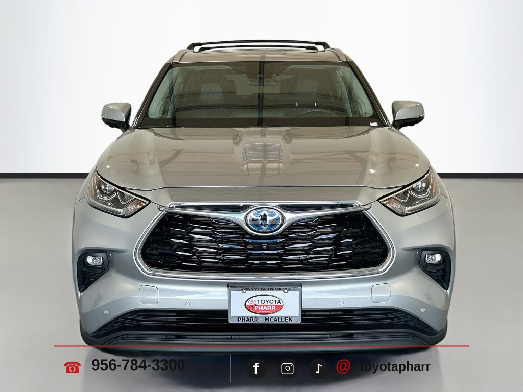 Used 2024 Toyota Highlander Limited FWD image 2