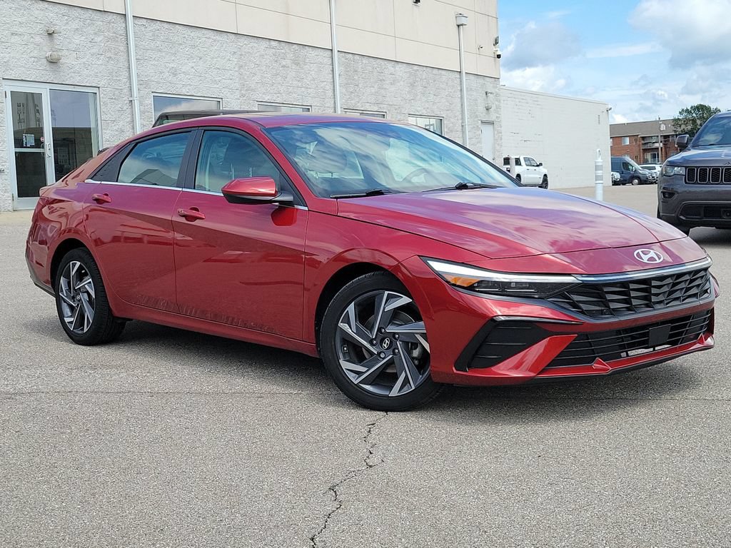 Used 2025 Hyundai Elantra SEL FWD image 33