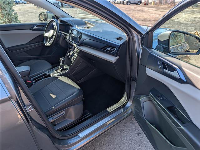 Used 2022 Volkswagen Taos SE w/ Panoramic Sunroof Package image 13