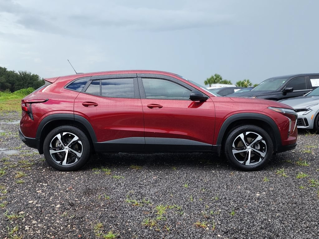 Used 2025 Chevrolet Trax RS FWD image 33