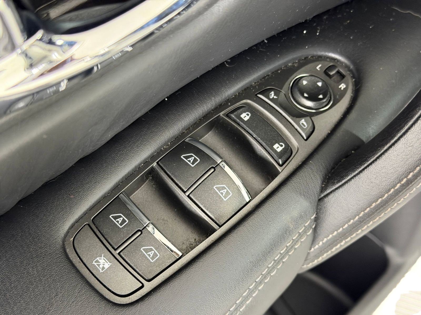 Used 2020 Nissan Armada Platinum w/ Captain's Chairs Package image 12