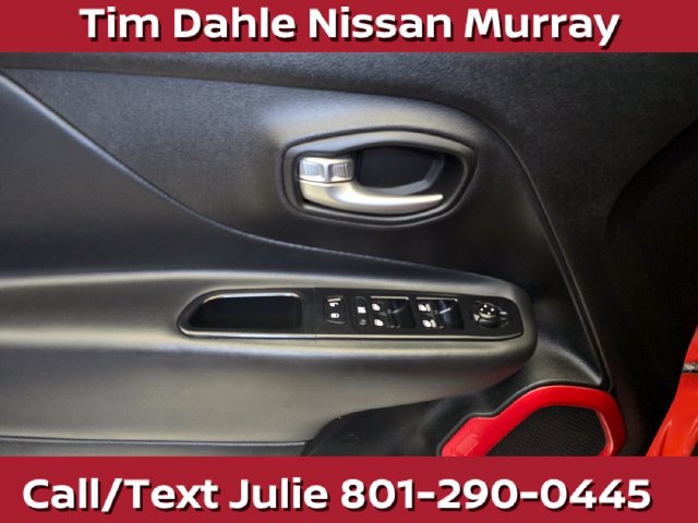 Used 2015 Jeep Renegade Trailhawk AWD/4WD image 22