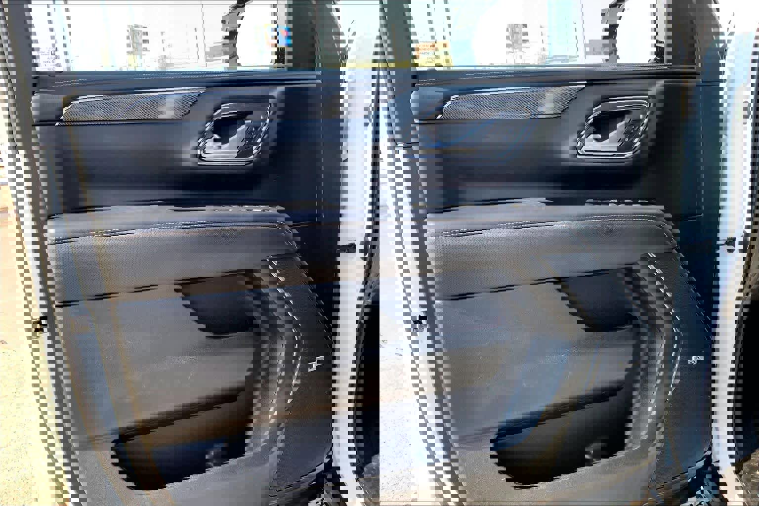 Used 2022 GMC Yukon XL AT4 image 21