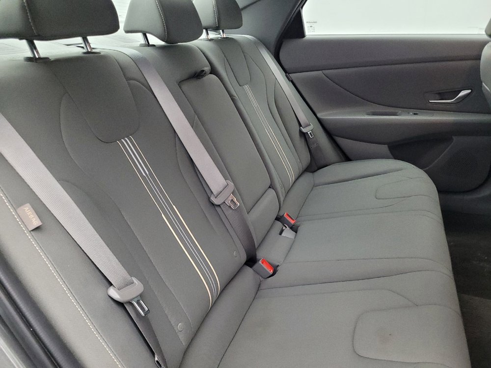 Used 2025 Hyundai Elantra SEL FWD image 19