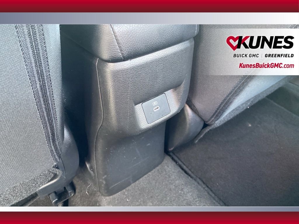 Used 2023 Nissan Versa SV image 33