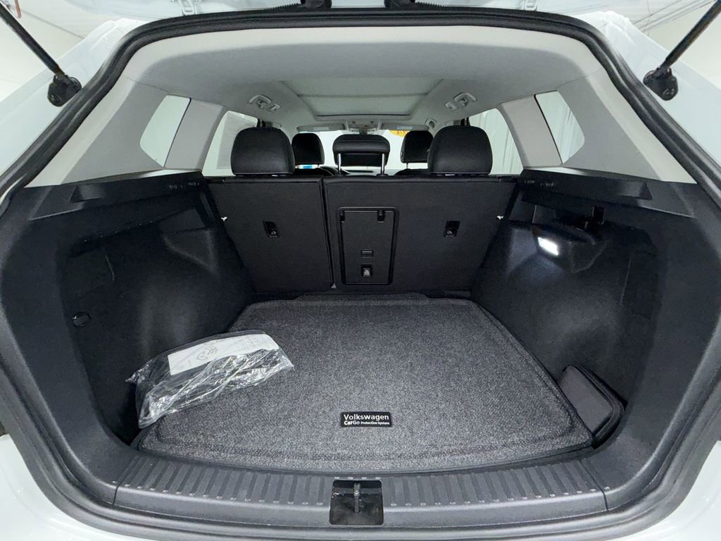 Used 2024 Volkswagen Taos SEL image 16