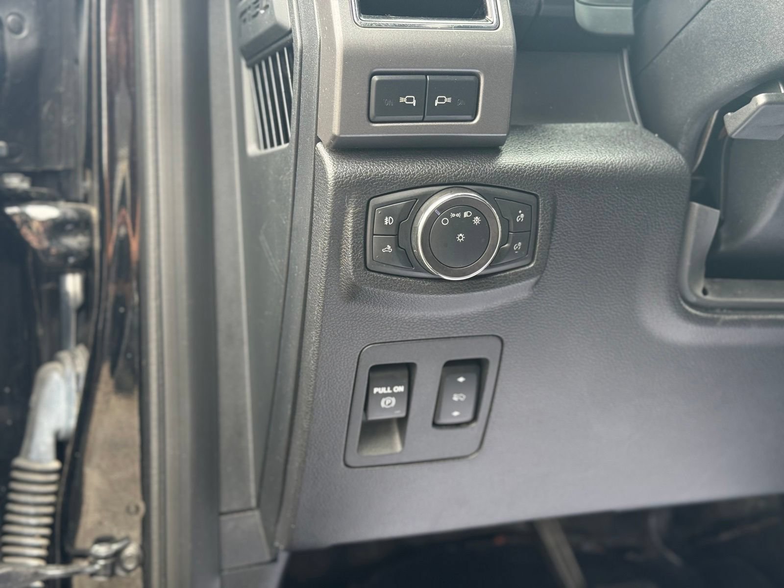 Used 2018 Ford F150 XLT w/ Equipment Group 302A Luxury AWD/4WD image 22
