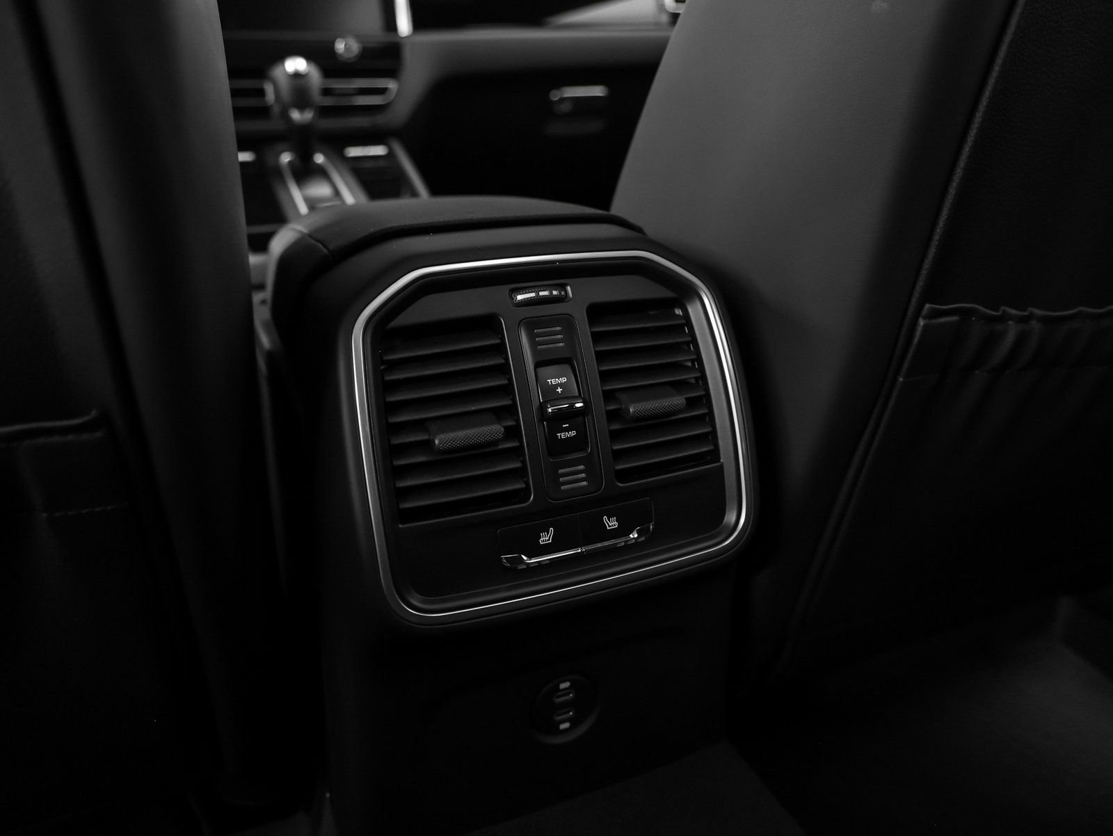 Certified 2025 Porsche Macan image 40