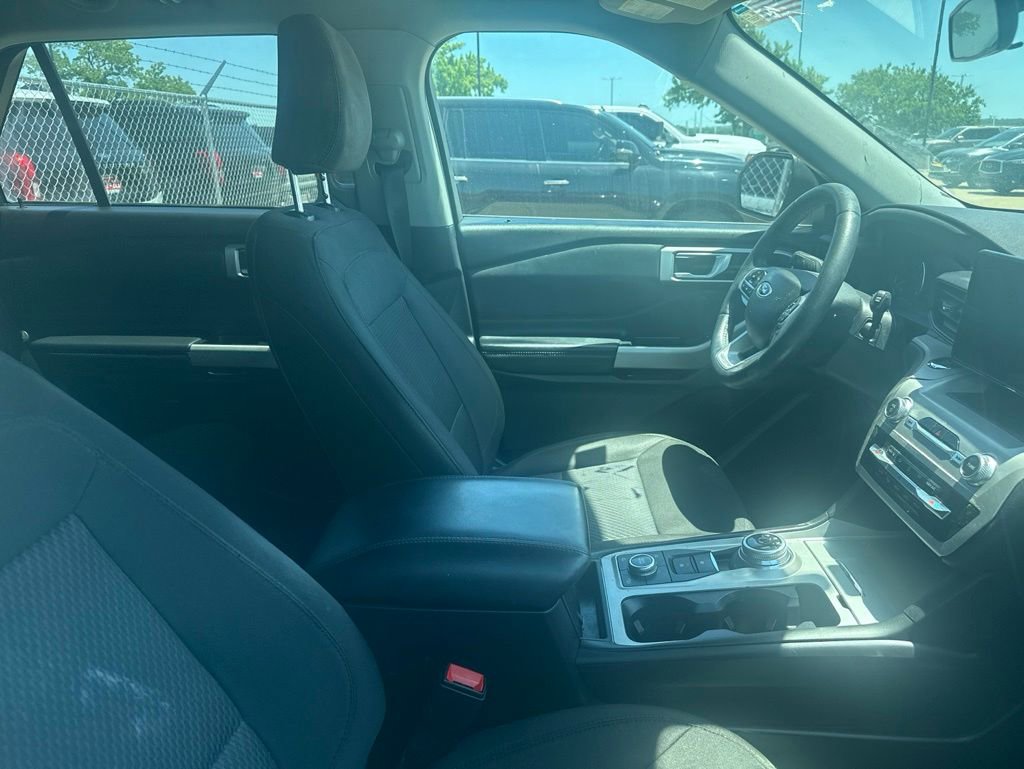 Used 2023 Ford Explorer XLT AWD/4WD image 5