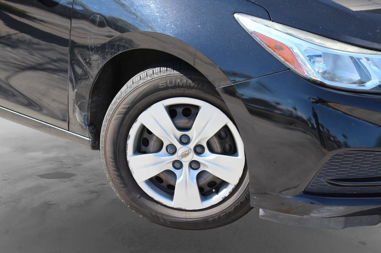 Used 2017 Chevrolet Cruze LS FWD image 3