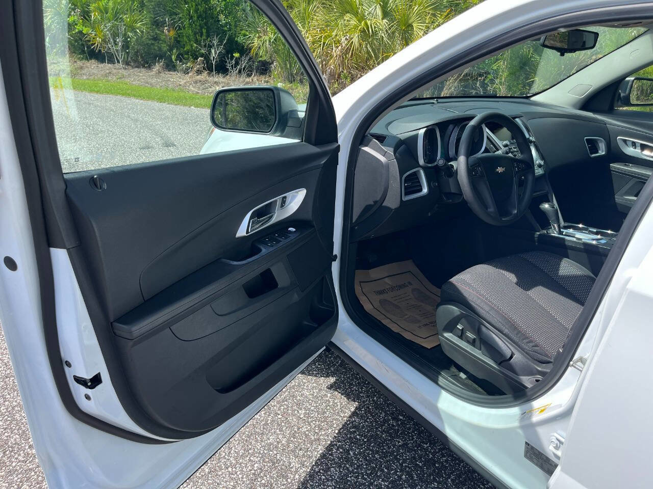 Used 2017 Chevrolet Equinox LS FWD image 9