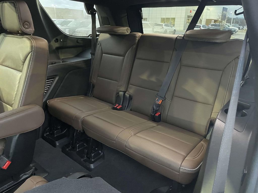 Used 2021 Chevrolet Tahoe High Country w/ Premium Package image 3