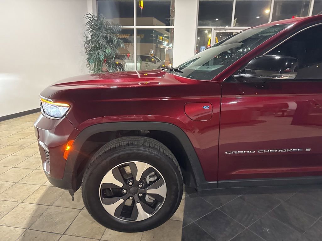 Used 2023 Jeep Grand Cherokee 4WD 4xe image 8