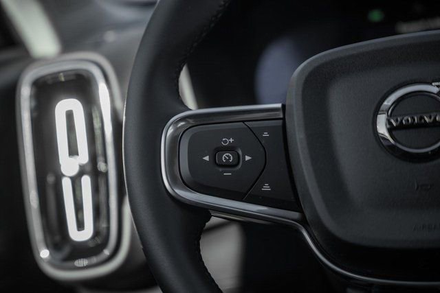 New 2026 Volvo XC40 B5 Plus w/ Protection Package Premier image 31