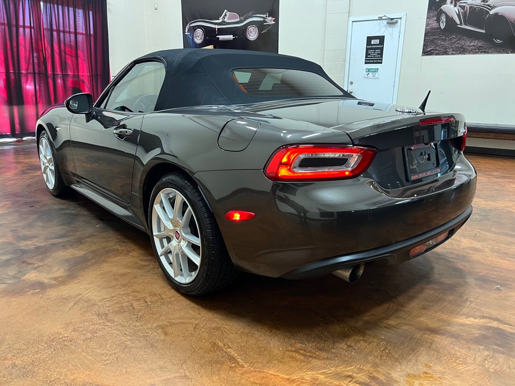 Used 2017 FIAT 124 Spider Classica RWD image 17