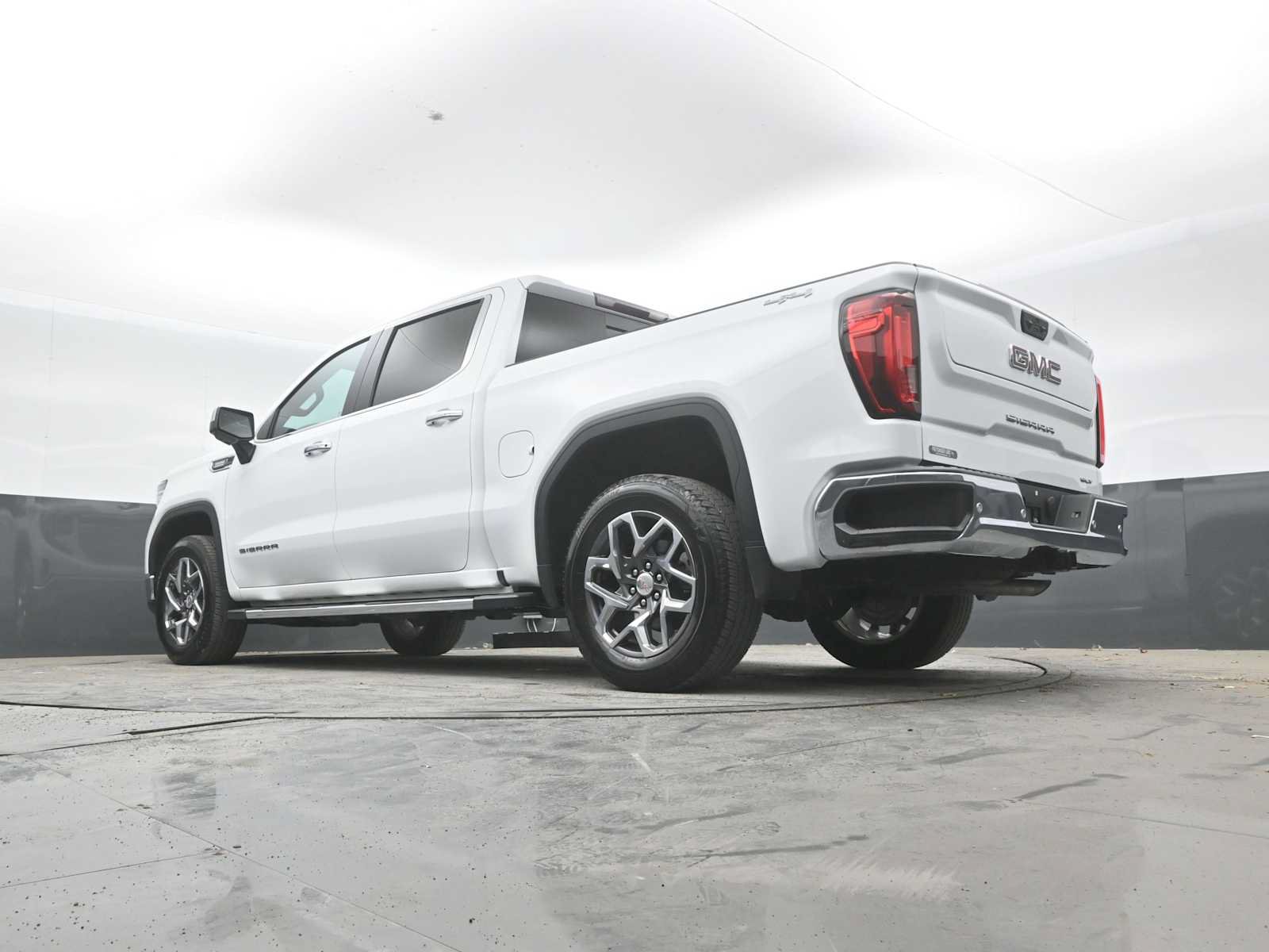 Used 2024 GMC Sierra 1500 SLT w/ SLT Premium Plus Package AWD/4WD image 38