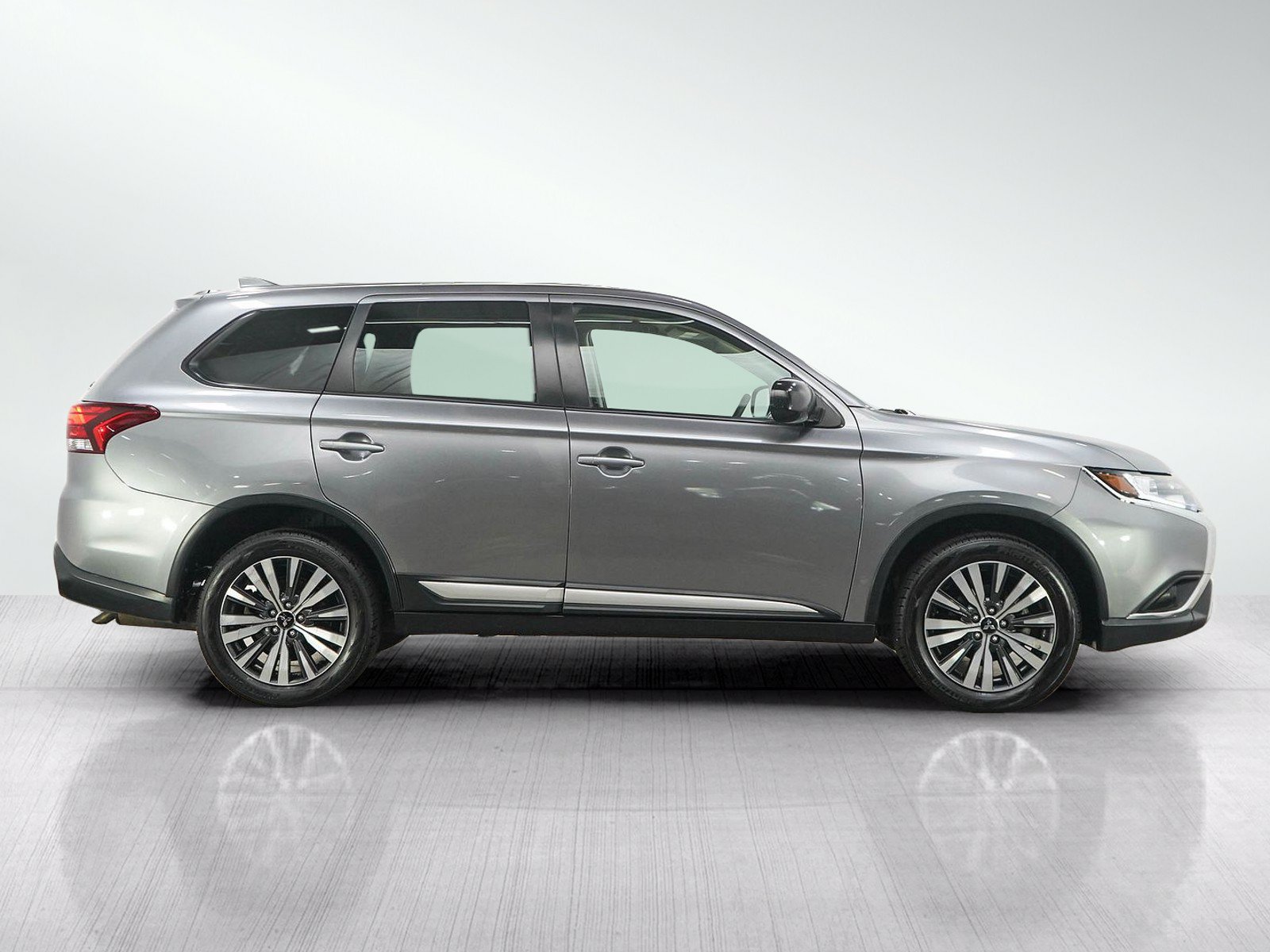 Used 2019 Mitsubishi Outlander ES AWD/4WD image 6