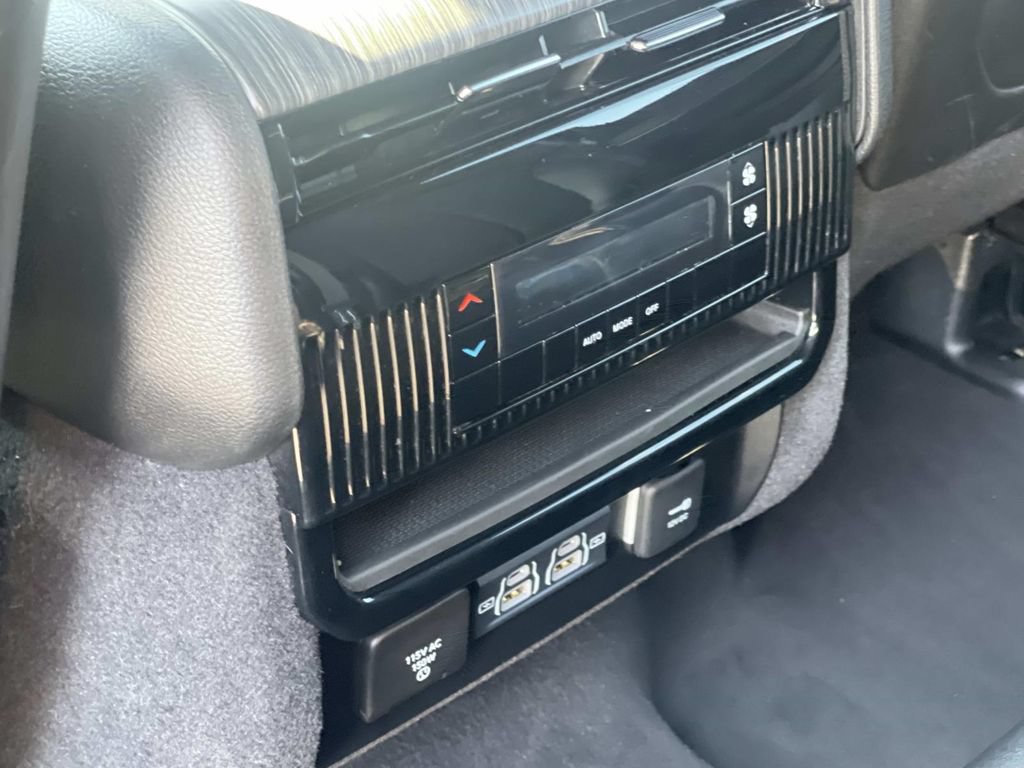 Used 2024 Jeep Wagoneer L Series II RWD image 16