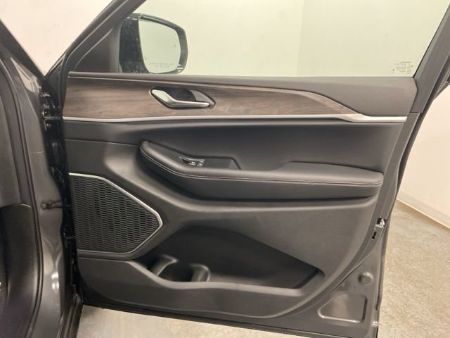 New 2026 Jeep Grand Cherokee Limited w/ Limited Altitude Package AWD/4WD image 27