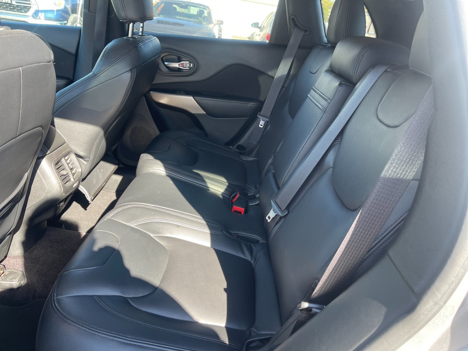 Used 2017 Jeep Cherokee Latitude w/ Safety/Convenience Group AWD/4WD image 14