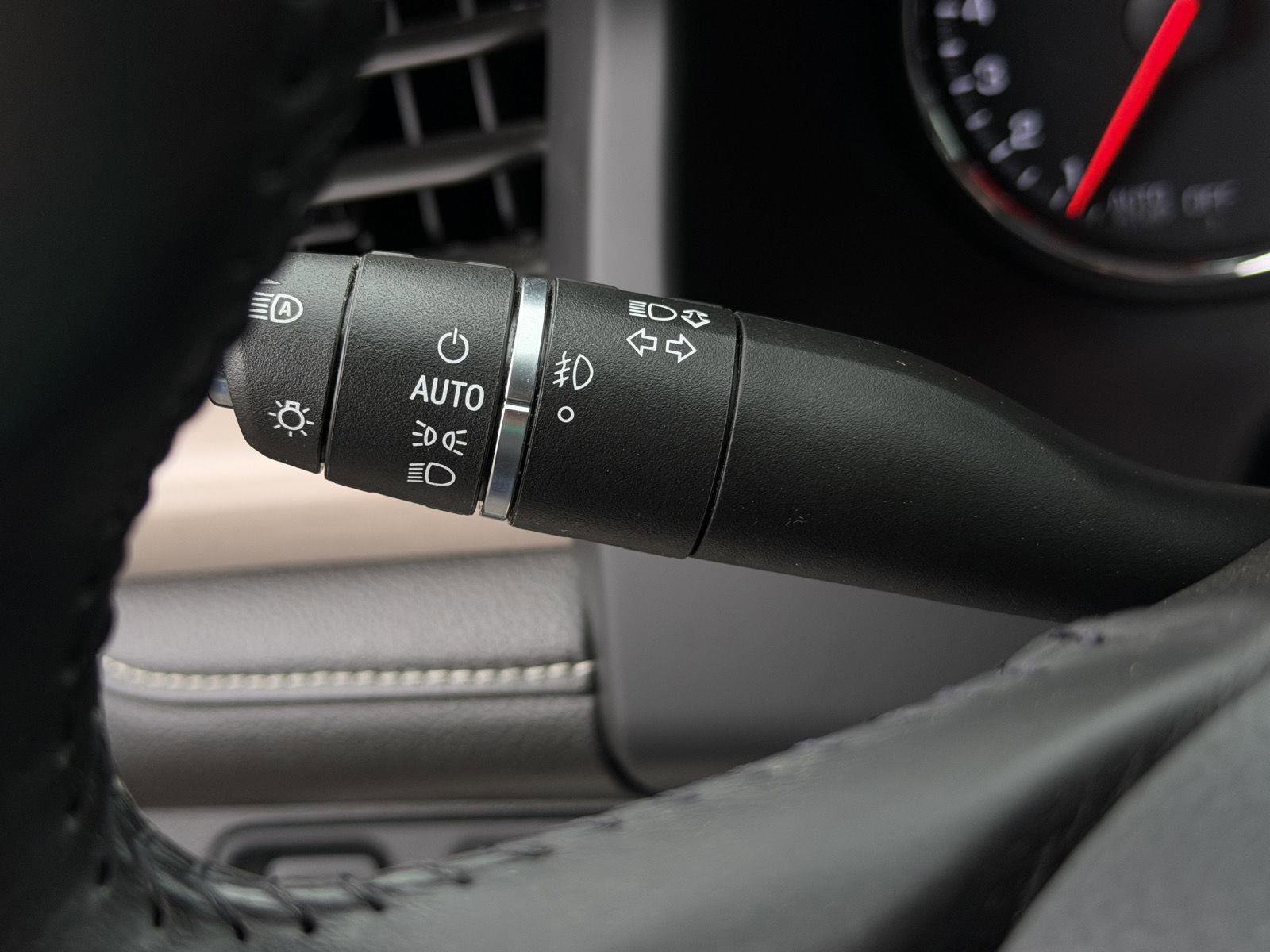 Used 2022 GMC Acadia Denali w/ Denali Technology Package image 22