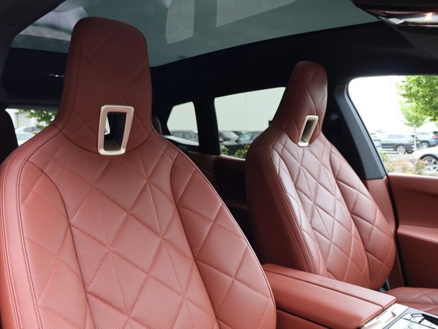 Used 2024 BMW iX xDrive50 w/ Premium Package image 30