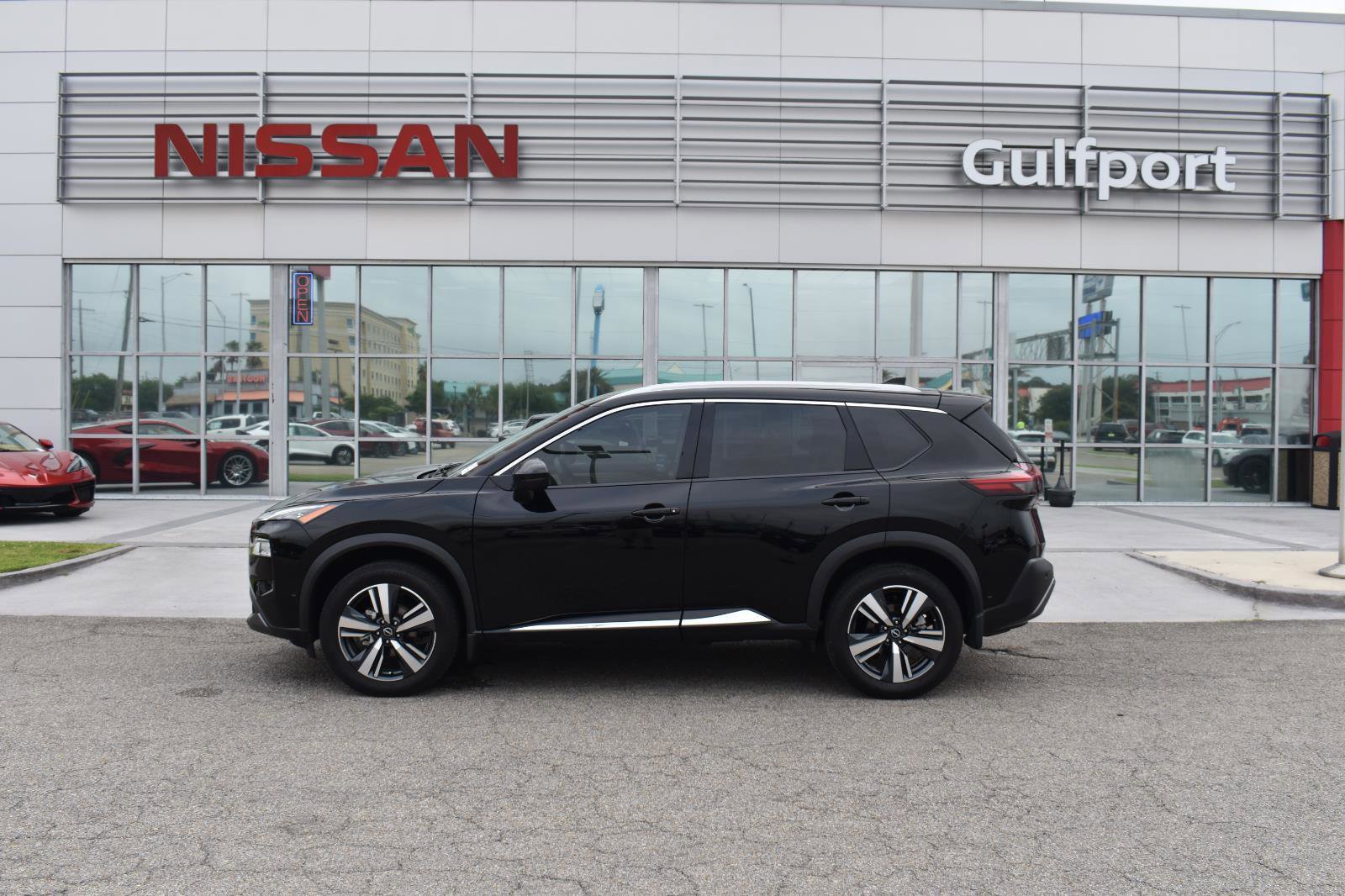 Used 2023 Nissan Rogue SL w/ SL Premium Package FWD image 3
