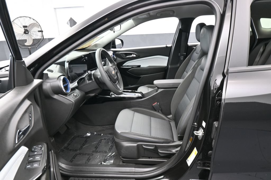 Used 2026 Chevrolet Trax LT FWD image 11