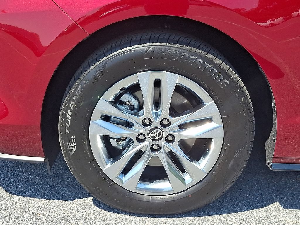 Used 2026 Toyota Sienna Limited AWD/4WD image 8