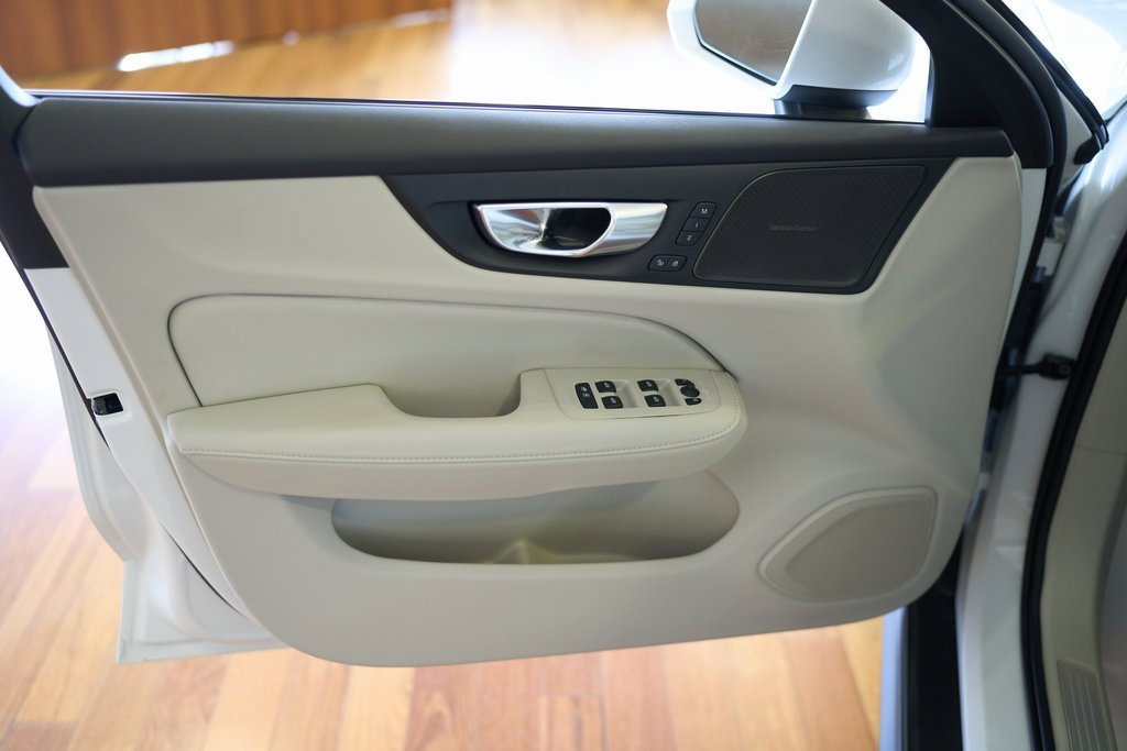 Certified 2025 Volvo V60 B5 Cross Country Plus image 6