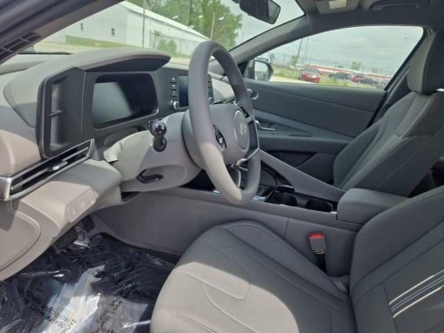 New 2025 Hyundai Elantra Blue image 24