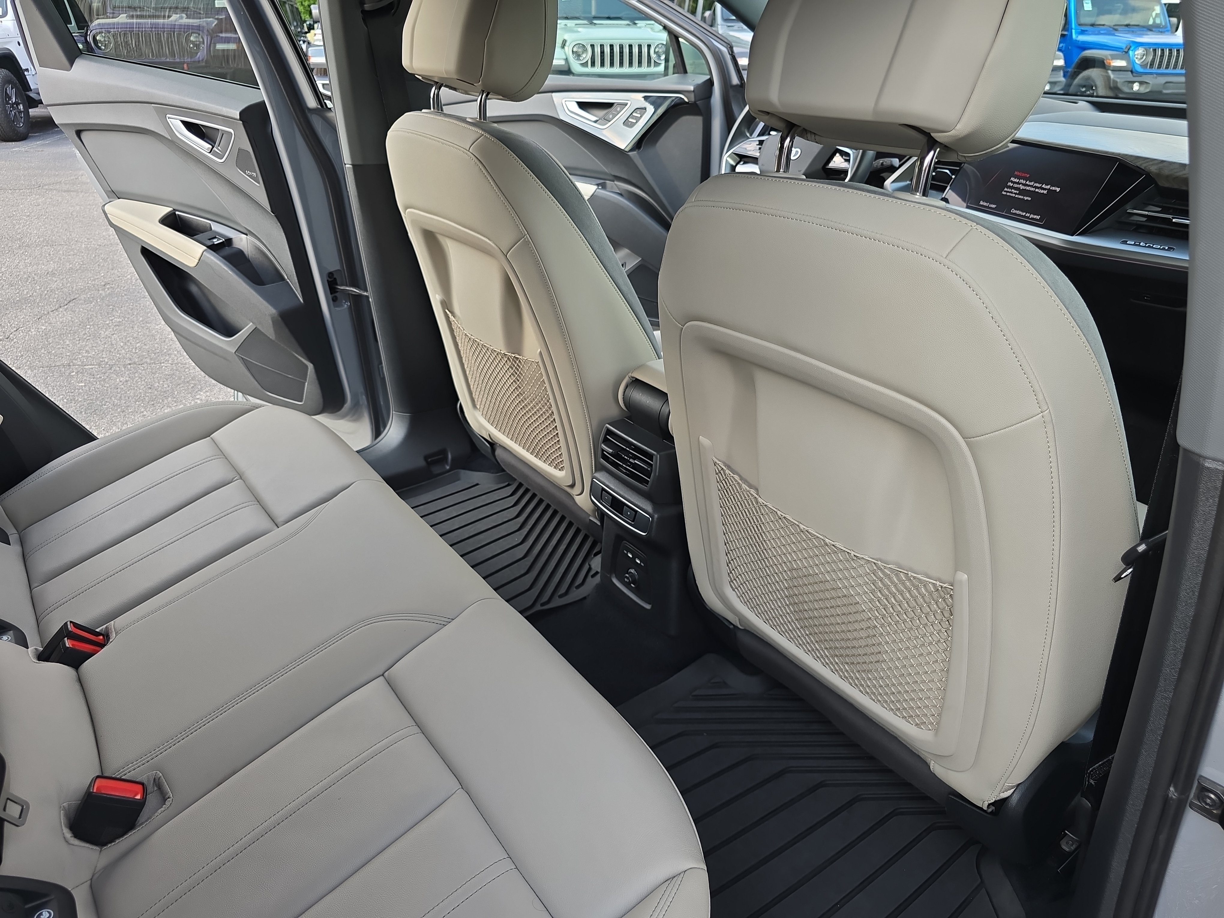 Used 2023 Audi Q4 e-tron Prestige AWD/4WD image 11