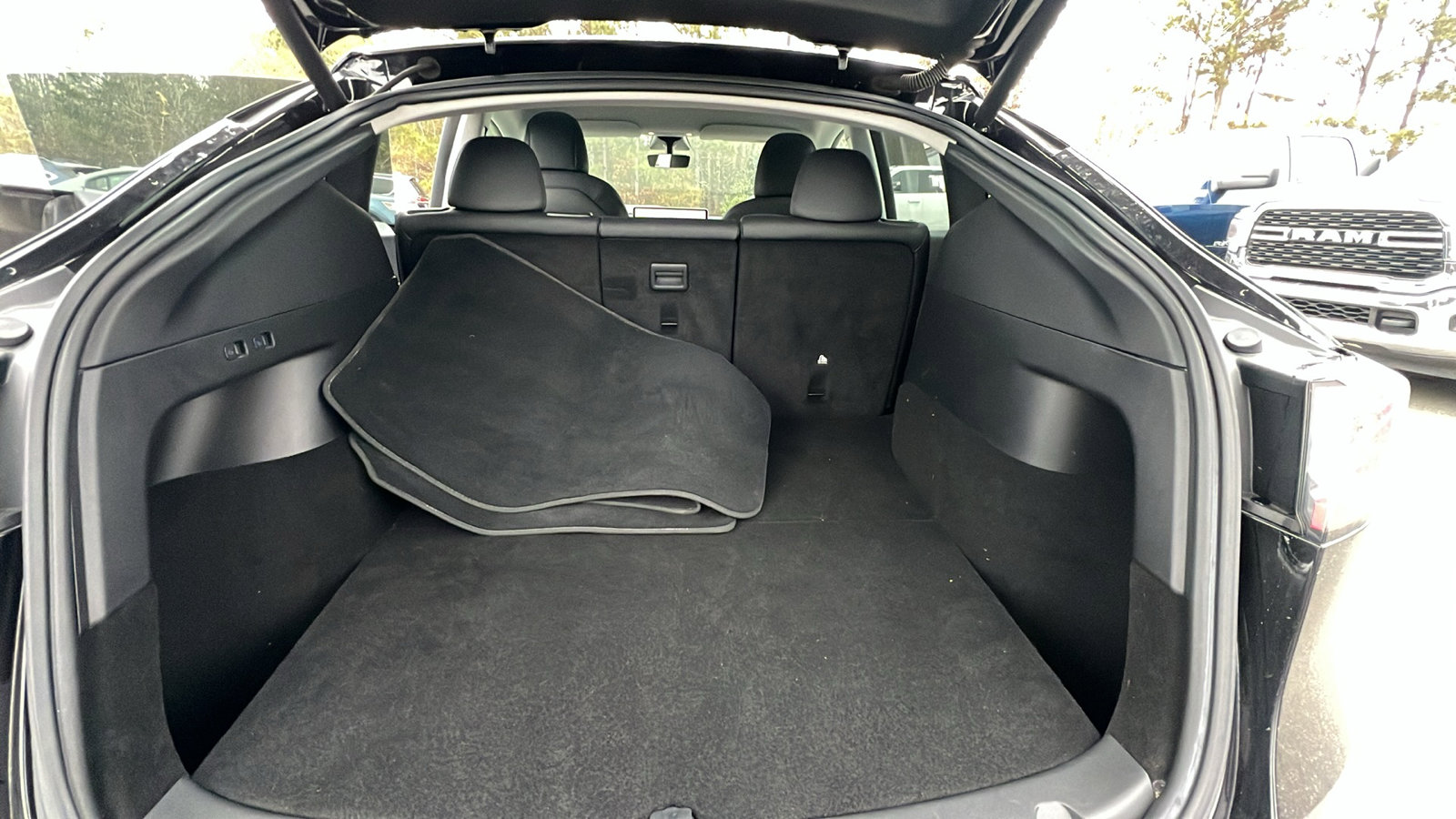 Used 2021 Tesla Model Y Long Range image 13