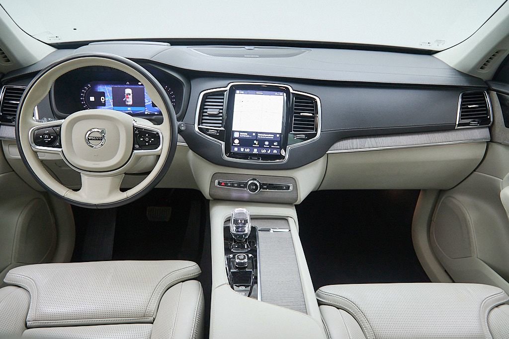 Certified 2023 Volvo XC90 B6 Ultimate w/ Protection Package Premier image 25