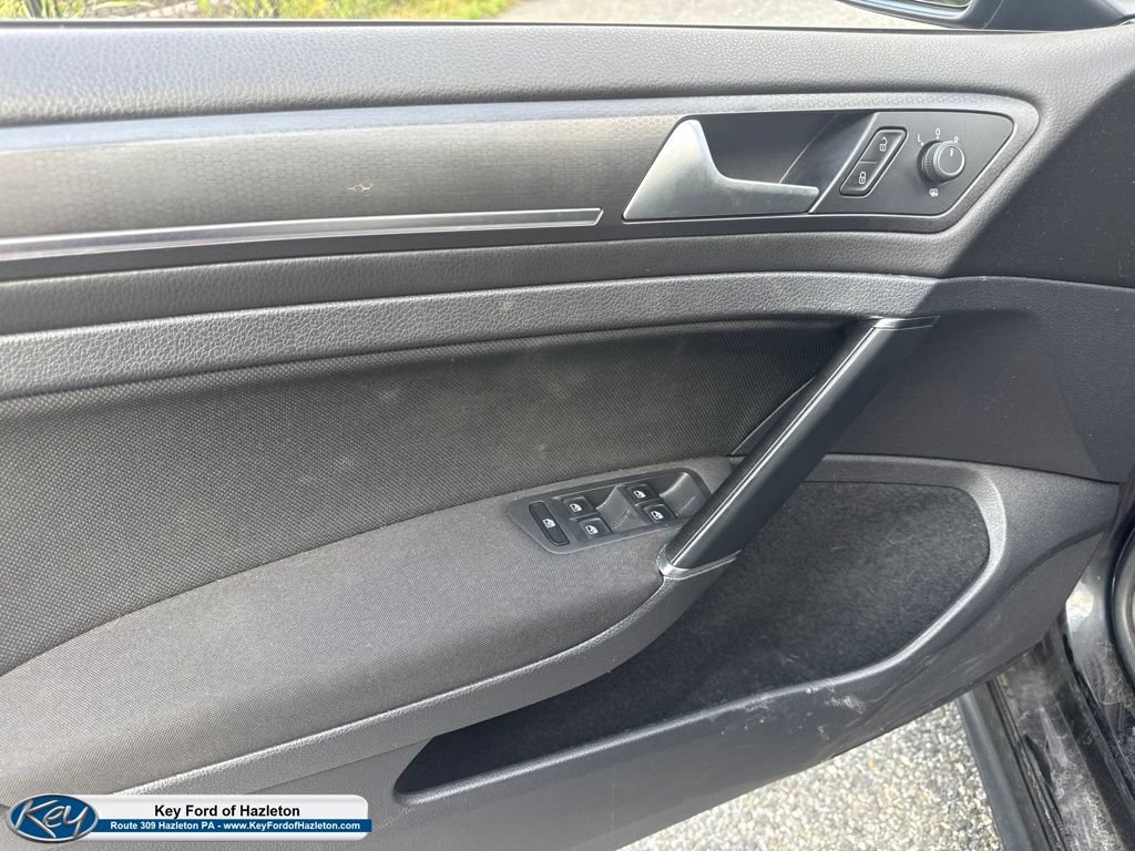Used 2018 Volkswagen GTI SE FWD image 16