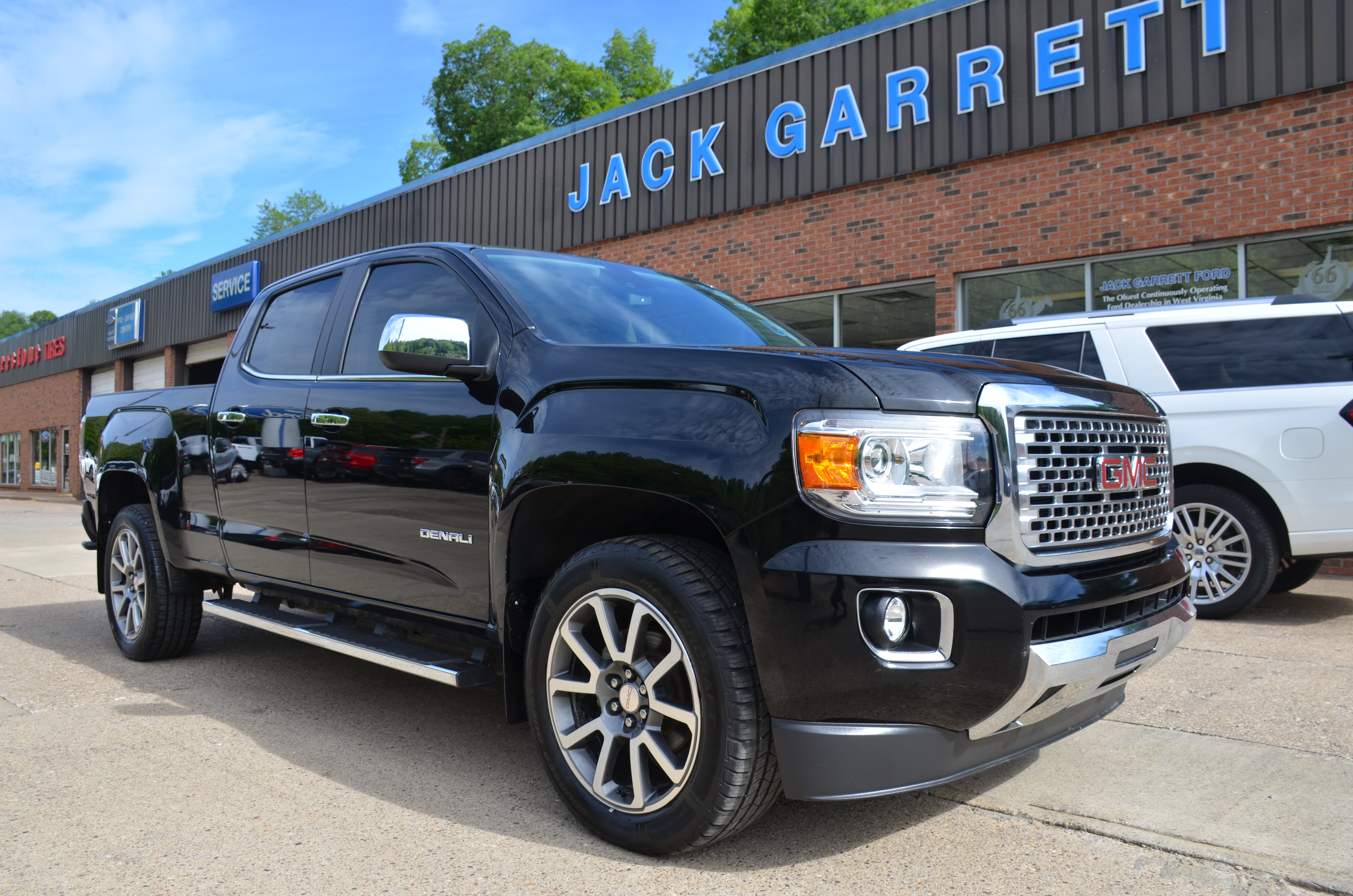 Used 2020 GMC Canyon Denali AWD/4WD image 1