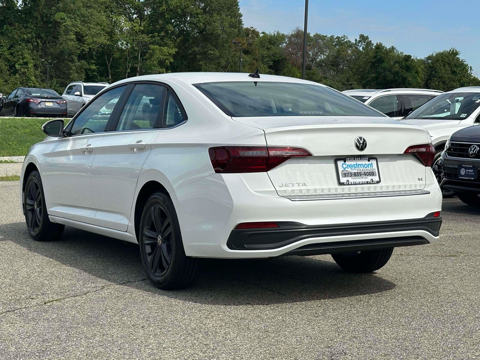 Used 2024 Volkswagen Jetta SE w/ Panoramic Sunroof Package FWD image 4