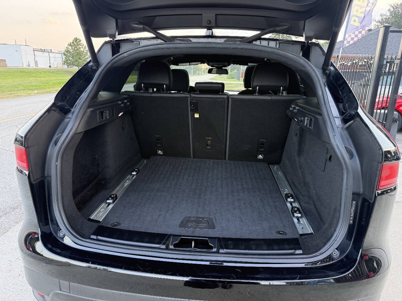 Used 2018 Jaguar F-PACE Premium AWD/4WD image 24