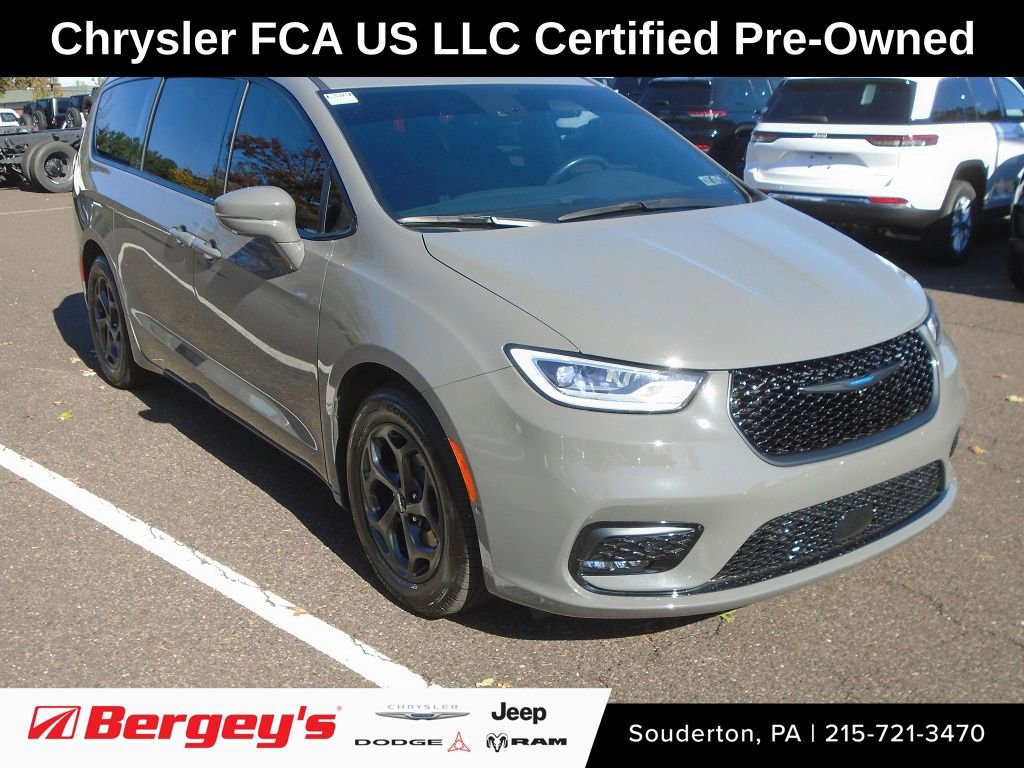 Certified 2021 Chrysler Pacifica Touring-L w/ Uconnect Theater Family Group