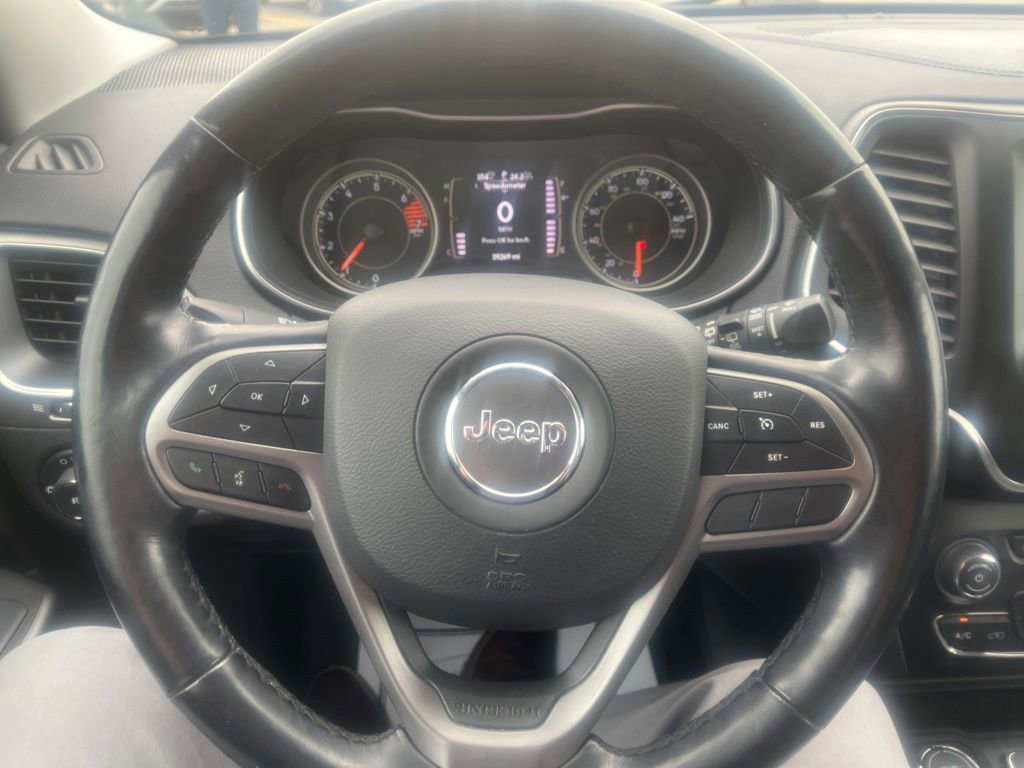 Used 2020 Jeep Cherokee Latitude Plus w/ Cold Weather Group image 17