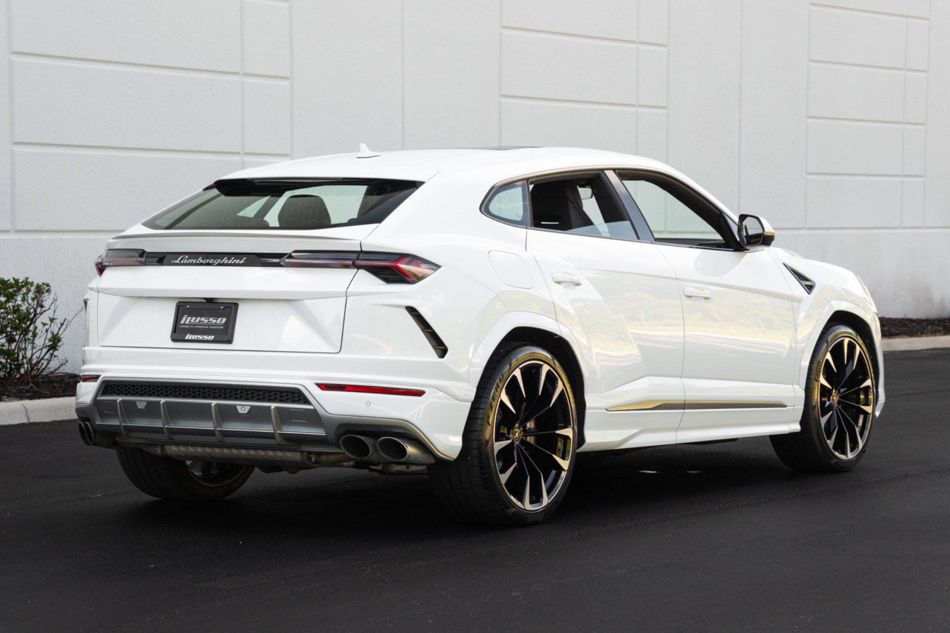 Used 2022 Lamborghini Urus AWD/4WD image 15