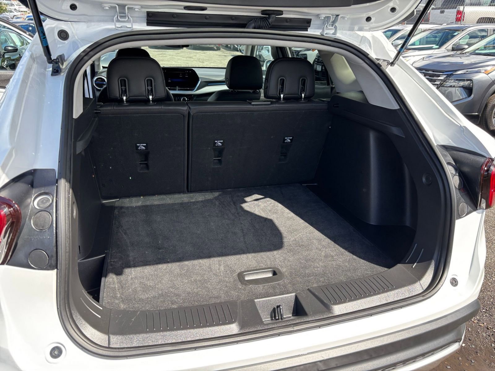 Used 2025 Chevrolet Trax LT FWD image 30